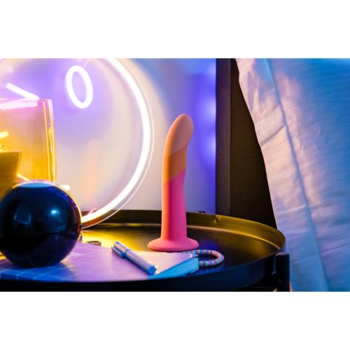 Dizi Realistic Dildo – Coral Pink | ROMP — Pink