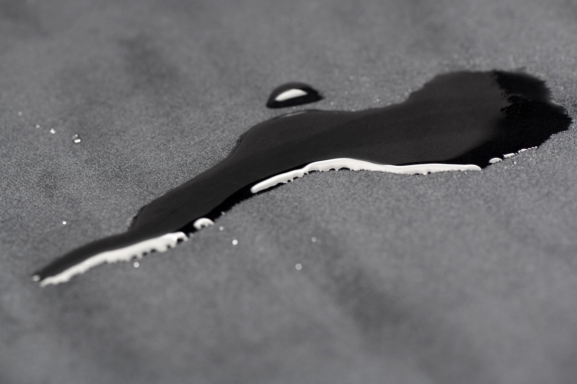 XR Brands - Waterproof Blanket - Black