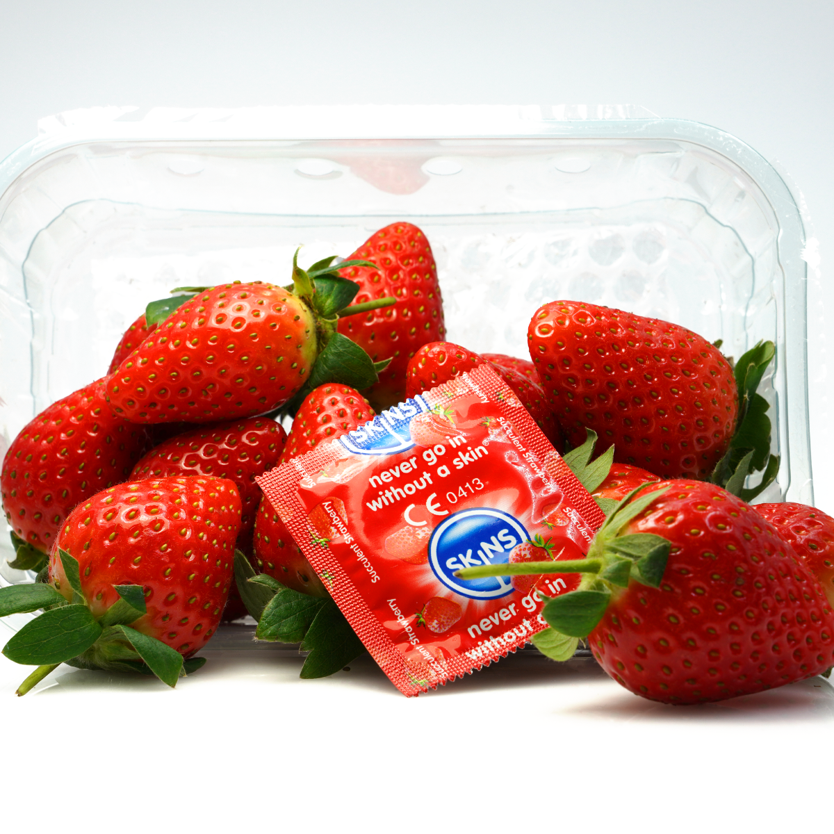 Condoms Strawberry 4 Pack | Skins
