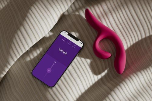 Nova 2 App-Controlled Rabbit | We-Vibe — Pink