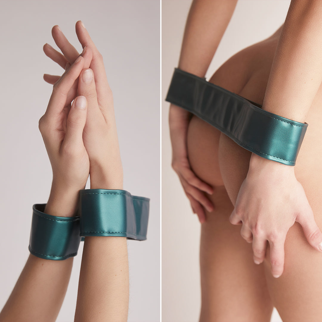 Leatherette Harness Curious Metallic | Strap On Me